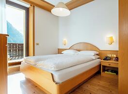 Hotel Vioz - Family Hotel & Apartments