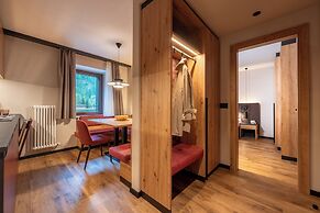 Hotel Vioz - Family Hotel & Apartments