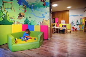 Hotel Vioz - Family Hotel & Apartments