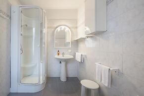 Hotel Vioz - Family Hotel & Apartments