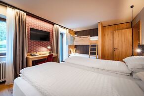 Hotel Vioz - Family Hotel & Apartments