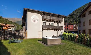 Hotel Vioz - Family Hotel & Apartments