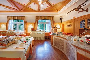 Hotel Vioz - Family Hotel & Apartments