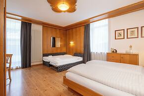 Hotel Vioz - Family Hotel & Apartments