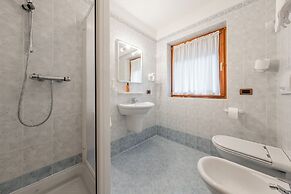 Hotel Vioz - Family Hotel & Apartments