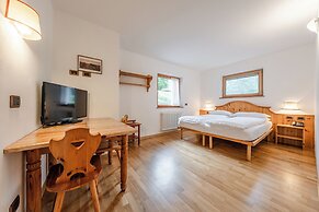 Hotel Vioz - Family Hotel & Apartments