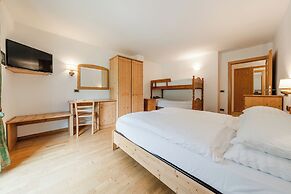 Hotel Vioz - Family Hotel & Apartments