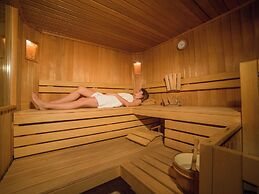 Hotel Vioz - Family Hotel & Apartments