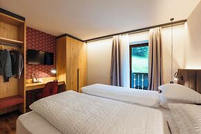 Hotel Vioz - Family Hotel & Apartments