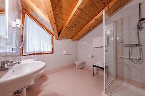 Hotel Vioz - Family Hotel & Apartments