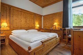 Hotel Vioz - Family Hotel & Apartments