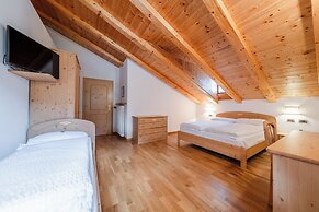 Hotel Vioz - Family Hotel & Apartments