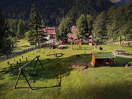 Hotel Vioz - Family Hotel & Apartments