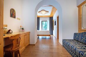 Hotel Vioz - Family Hotel & Apartments