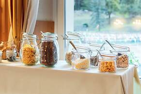 Hotel Vioz - Family Hotel & Apartments