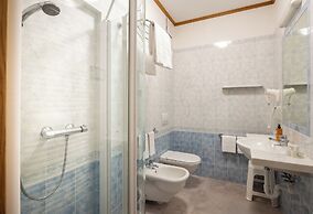 Hotel Vioz - Family Hotel & Apartments