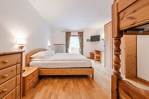 Hotel Vioz - Family Hotel & Apartments