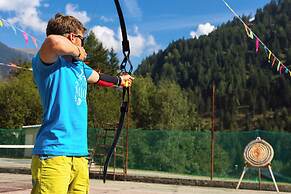 Hotel Vioz - Family Hotel & Apartments