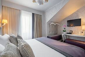 Carnival Palace Hotel