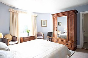 Molesworth Manor