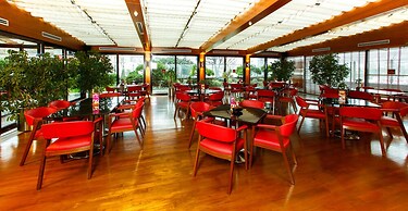 Almira Hotel Thermal Spa & Convention Center