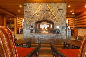 Headwaters Lodge & Cabins at Flagg Ranch