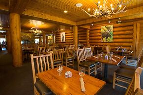 Headwaters Lodge & Cabins at Flagg Ranch