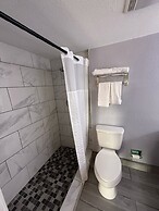 Executive Inn and Kitchenette Suites