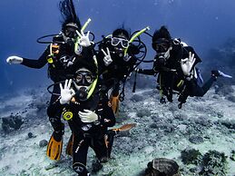 BADLADZ Beach and Dive Resort