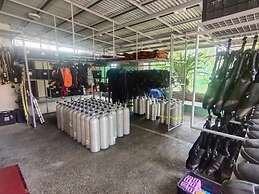 BADLADZ Beach and Dive Resort