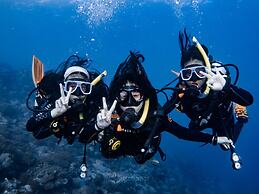 BADLADZ Beach and Dive Resort