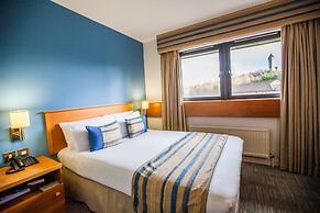 Stirling Court Hotel