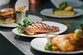 Stirling Court Hotel