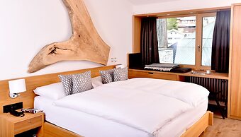 The Dom Hotel
