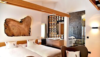 The Dom Hotel