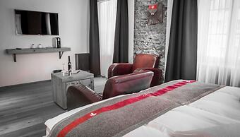 The Dom Hotel