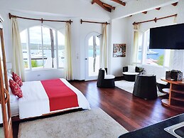 Angermeyer Waterfront Inn