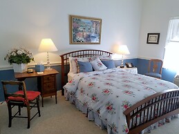 Camelot Restaurant & Inn