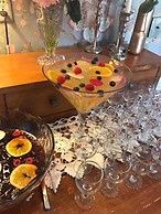 Camelot Restaurant & Inn