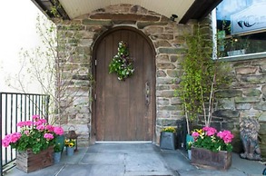 Camelot Restaurant & Inn