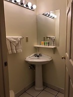 Camelot Restaurant & Inn