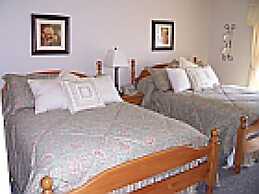 Camelot Restaurant & Inn