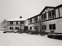 Camelot Restaurant & Inn