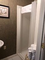 Camelot Restaurant & Inn