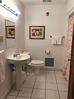 Camelot Restaurant & Inn