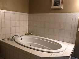 Camelot Restaurant & Inn