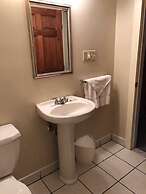 Camelot Restaurant & Inn