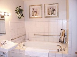 Camelot Restaurant & Inn