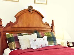 Camelot Restaurant & Inn