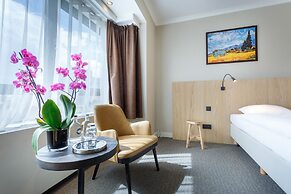 Carlton Hotel
